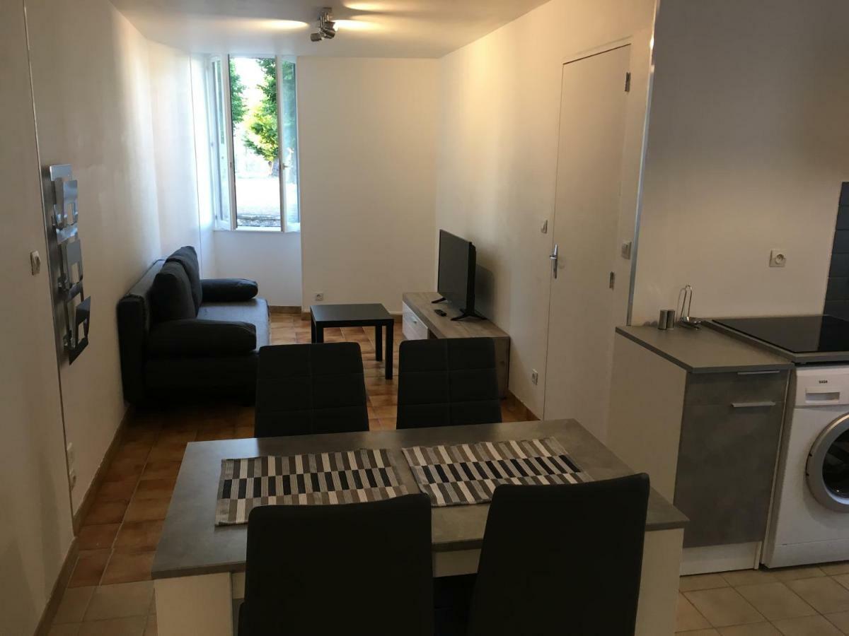 Charmant T2 Rdc Dans Residence Avec Parc Arbore 圣皮埃尔－勒穆捷 外观 照片