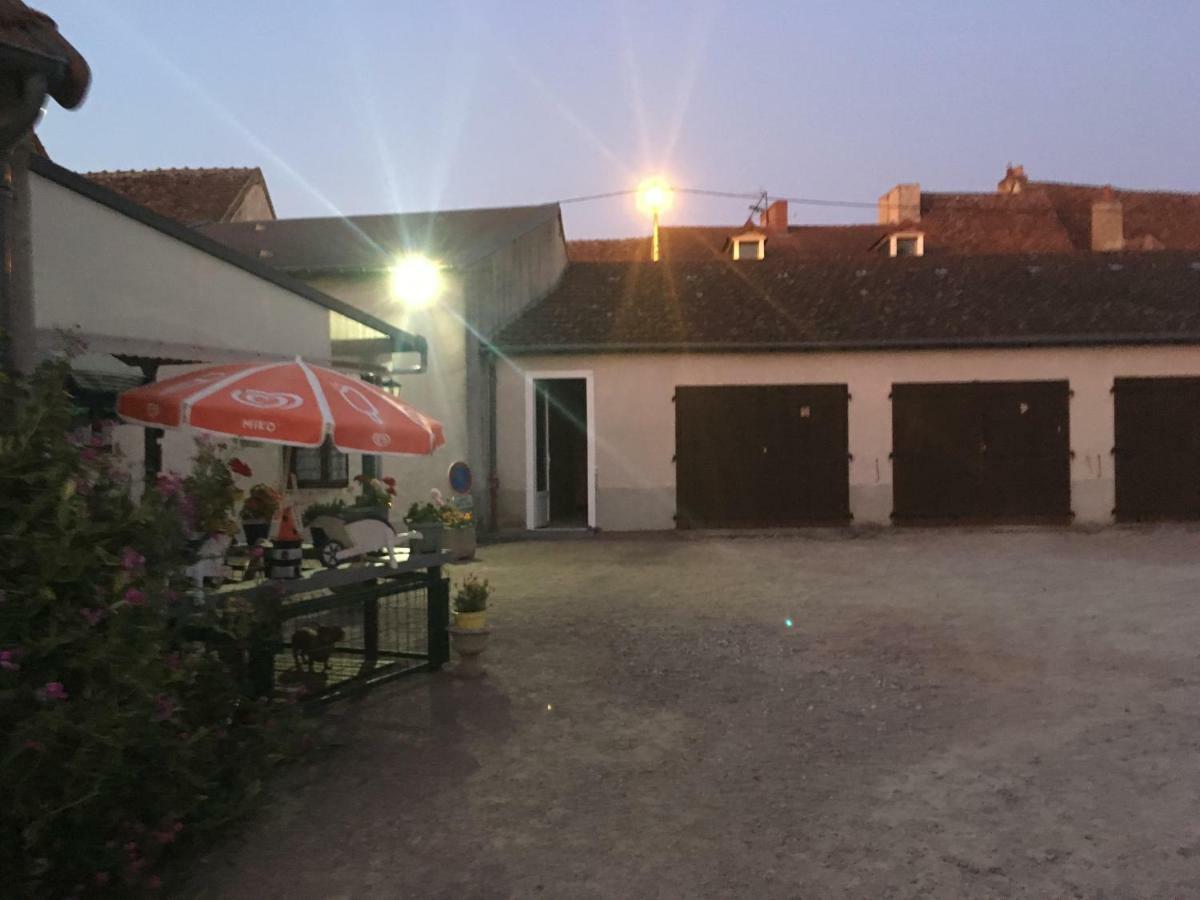 Charmant T2 Rdc Dans Residence Avec Parc Arbore 圣皮埃尔－勒穆捷 外观 照片